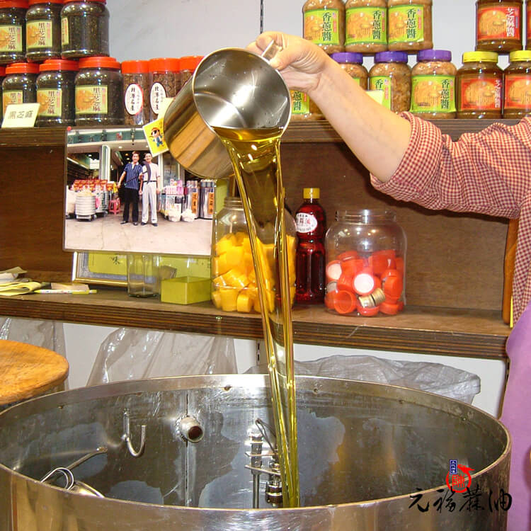 純級茶籽油(茶油,蒔茶油,茶仔油,茶葉籽油）色澤